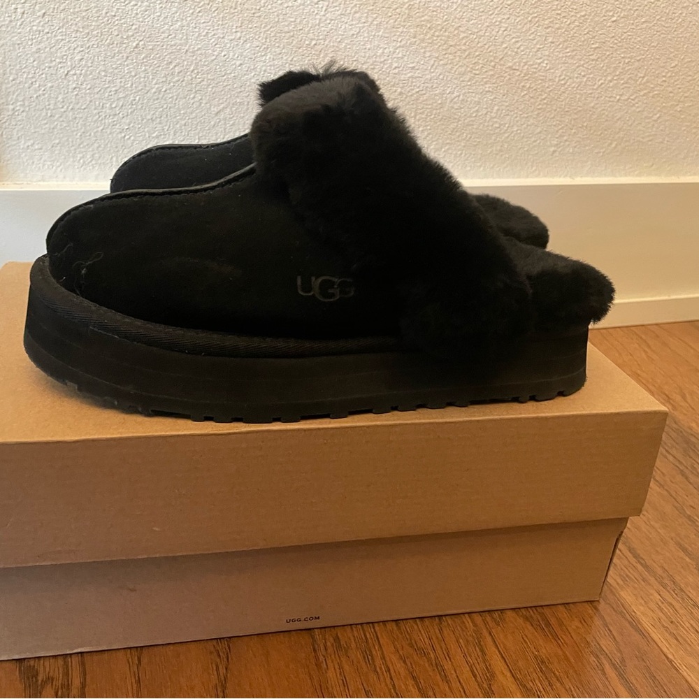 UGG Disquet platform slippers